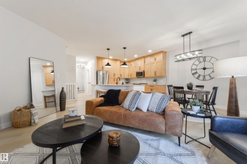 13 1005 Calahoo Road, Spruce Grove, AB - Indoor Photo Showing Living Room