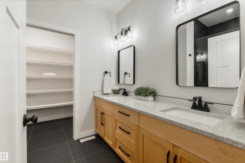 13 1005 Calahoo Road, Spruce Grove, AB - Indoor Photo Showing Bathroom