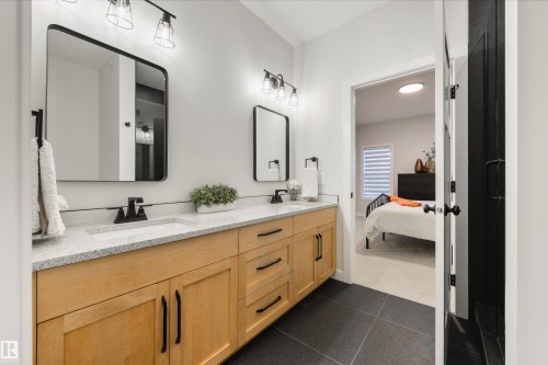 13 1005 Calahoo Road, Spruce Grove, AB - Indoor Photo Showing Bathroom