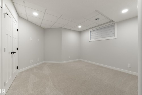 13 1005 Calahoo Road, Spruce Grove, AB - Indoor Photo Showing Other Room
