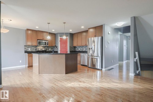 819 172 Street, Edmonton, AB - Indoor Photo Showing Kitchen With Stainless Steel Kitchen With Upgraded Kitchen