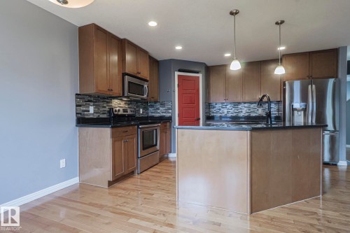 819 172 Street, Edmonton, AB - Indoor Photo Showing Kitchen With Stainless Steel Kitchen With Upgraded Kitchen