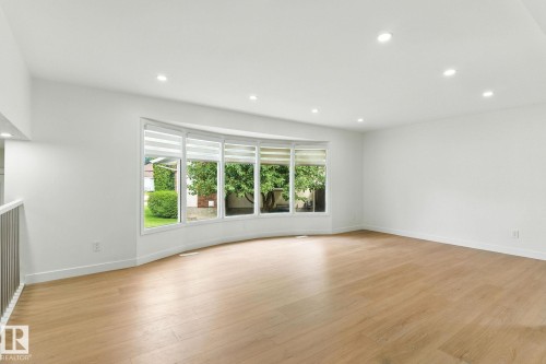 2011 89 Street, Edmonton, AB - Indoor Photo Showing Living Room