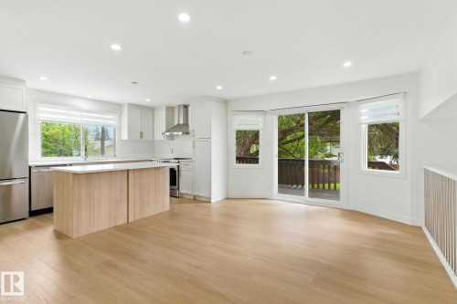 2011 89 Street, Edmonton, AB - Indoor Photo Showing Kitchen