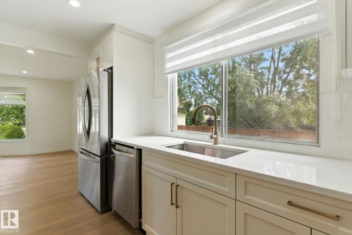2011 89 Street, Edmonton, AB - Indoor Photo Showing Kitchen