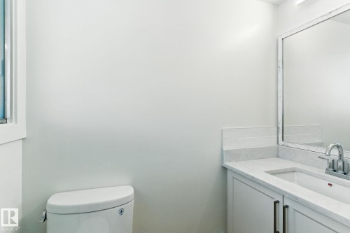 2011 89 Street, Edmonton, AB - Indoor Photo Showing Bathroom