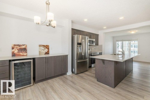 838 Daniels Way, Edmonton, AB - Indoor Photo Showing Kitchen