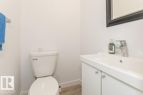 838 Daniels Way, Edmonton, AB - Indoor Photo Showing Bathroom