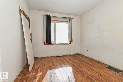 9221 110 Avenue, Edmonton, AB - Indoor