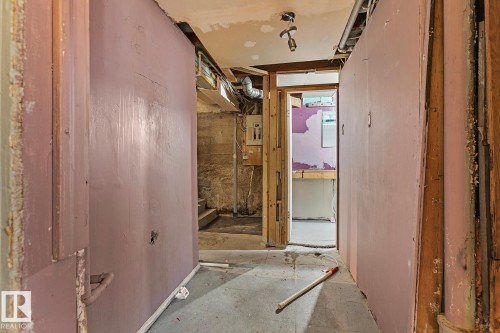 9221 110 Avenue, Edmonton, AB - Indoor