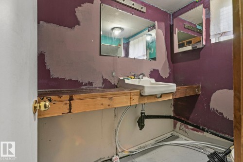 9221 110 Avenue, Edmonton, AB - Indoor