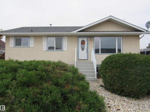 View of front facade featuring stucco siding and entry steps - 5016 51 Street, Barrhead, AB - Outdoor