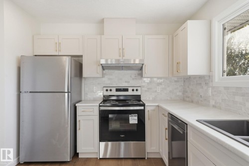 12811/12813 89 Street Nw, Edmonton, AB - Indoor Photo Showing Kitchen