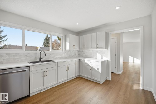12811/12813 89 Street Nw, Edmonton, AB - Indoor Photo Showing Kitchen
