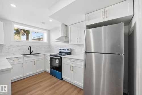 12811/12813 89 Street Nw, Edmonton, AB - Indoor Photo Showing Kitchen With Upgraded Kitchen