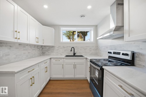 12811/12813 89 Street Nw, Edmonton, AB - Indoor Photo Showing Kitchen With Upgraded Kitchen