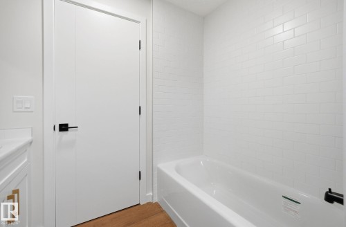 12811/12813 89 Street Nw, Edmonton, AB - Indoor Photo Showing Bathroom