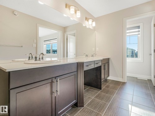 9919 223 Street, Edmonton, AB - Indoor Photo Showing Bathroom