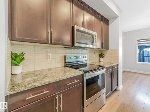 9919 223 Street, Edmonton, AB - Indoor Photo Showing Kitchen With Upgraded Kitchen
