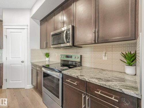 9919 223 Street, Edmonton, AB - Indoor Photo Showing Kitchen With Upgraded Kitchen