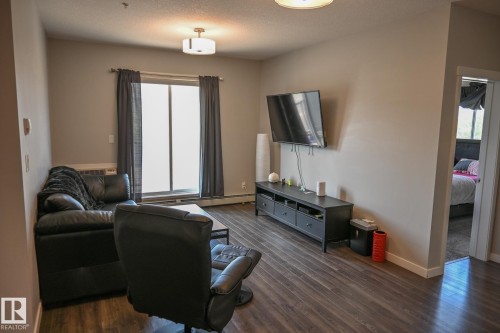 201 812 Welsh Drive, Edmonton, AB - Indoor Photo Showing Living Room