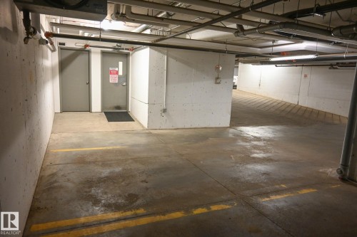 201 812 Welsh Drive, Edmonton, AB - Indoor Photo Showing Garage