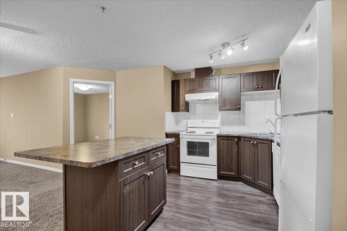 332 1520 Hammond Gate, Edmonton, AB - Indoor Photo Showing Kitchen