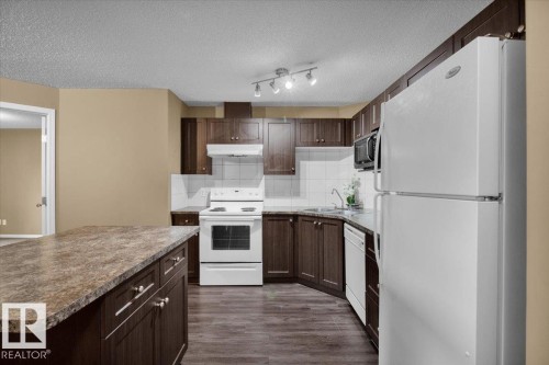332 1520 Hammond Gate, Edmonton, AB - Indoor Photo Showing Kitchen