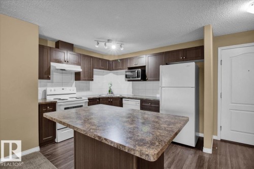 332 1520 Hammond Gate, Edmonton, AB - Indoor Photo Showing Kitchen