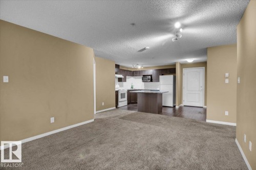 332 1520 Hammond Gate, Edmonton, AB - Indoor Photo Showing Kitchen