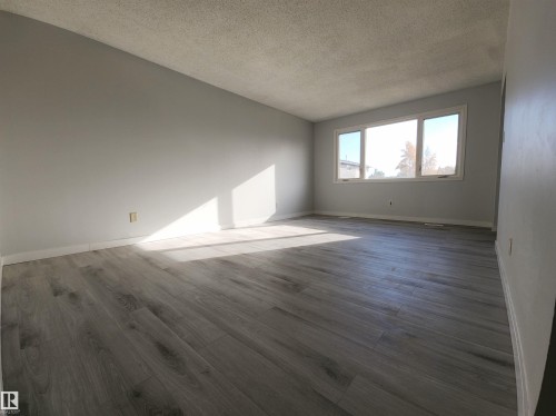 3014 132 Avenue, Edmonton, AB - Indoor Photo Showing Other Room