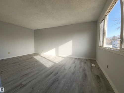 3014 132 Avenue, Edmonton, AB - Indoor Photo Showing Other Room