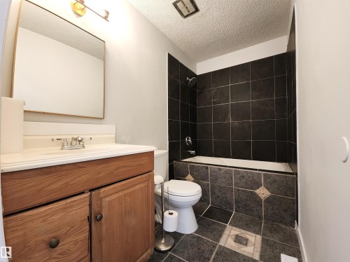 3014 132 Avenue, Edmonton, AB - Indoor Photo Showing Bathroom