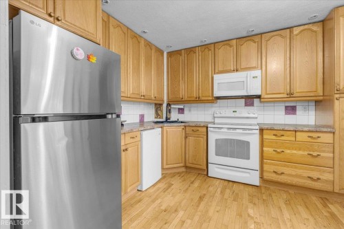 3123 138 Avenue, Edmonton, AB - Indoor Photo Showing Kitchen