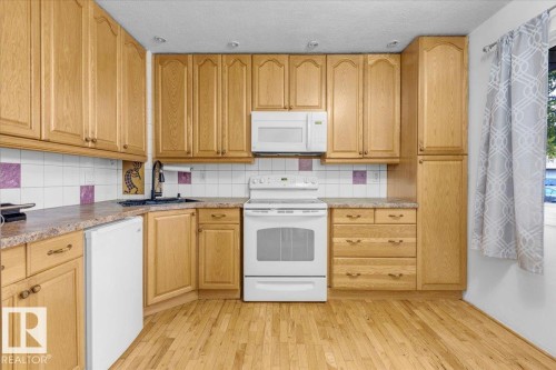 3123 138 Avenue, Edmonton, AB - Indoor Photo Showing Kitchen