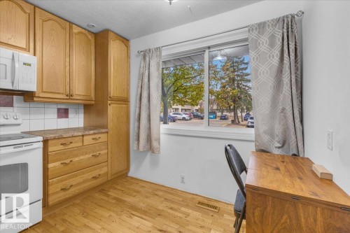 3123 138 Avenue, Edmonton, AB - Indoor Photo Showing Kitchen