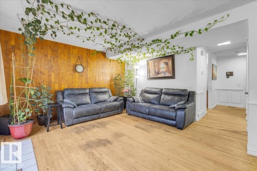 3123 138 Avenue, Edmonton, AB - Indoor Photo Showing Living Room
