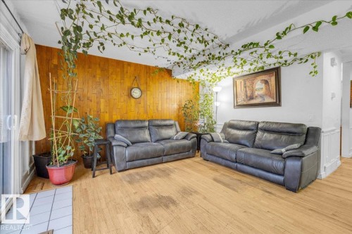 3123 138 Avenue, Edmonton, AB - Indoor Photo Showing Living Room