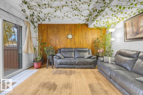 3123 138 Avenue, Edmonton, AB - Indoor Photo Showing Living Room