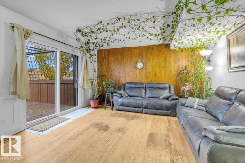 3123 138 Avenue, Edmonton, AB - Indoor Photo Showing Living Room
