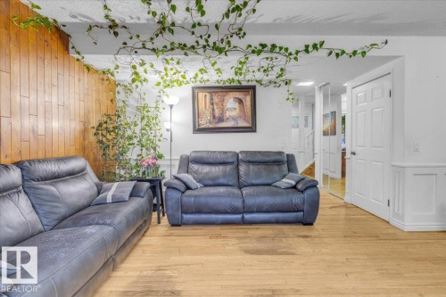 3123 138 Avenue, Edmonton, AB - Indoor Photo Showing Living Room