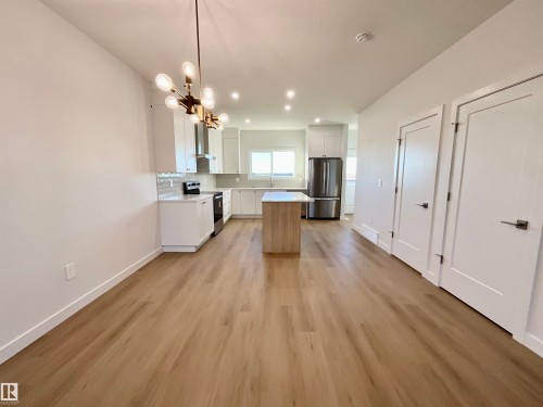61 Sienna Boulevard, Fort Saskatchewan, AB - Indoor Photo Showing Kitchen