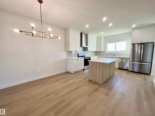 61 Sienna Boulevard, Fort Saskatchewan, AB - Indoor Photo Showing Kitchen With Upgraded Kitchen