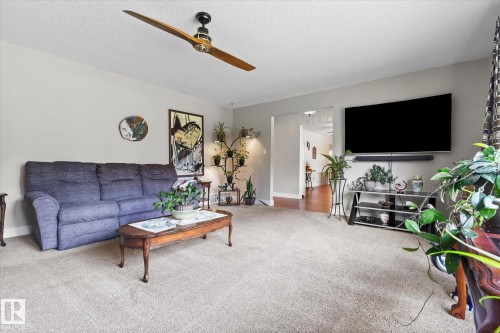 4911 46 St, Evansburg, AB - Indoor Photo Showing Living Room