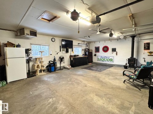 4911 46 St, Evansburg, AB - Indoor Photo Showing Garage