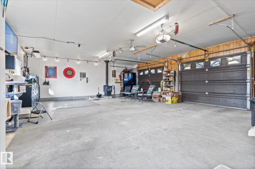 4911 46 St, Evansburg, AB - Indoor Photo Showing Garage