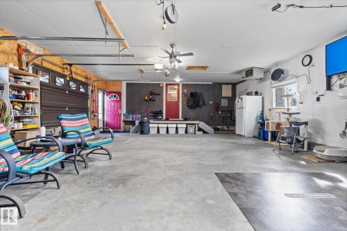 4911 46 St, Evansburg, AB - Indoor Photo Showing Garage