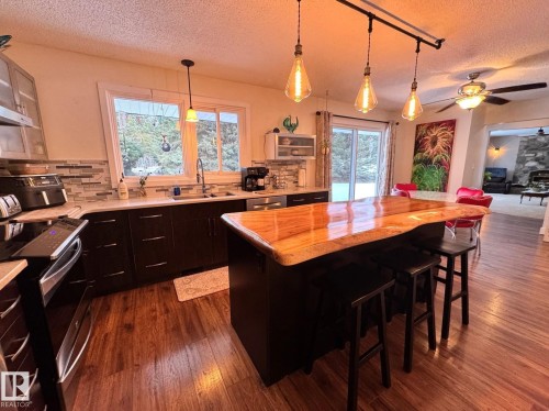 4911 46 St, Evansburg, AB - Indoor Photo Showing Kitchen With Double Sink