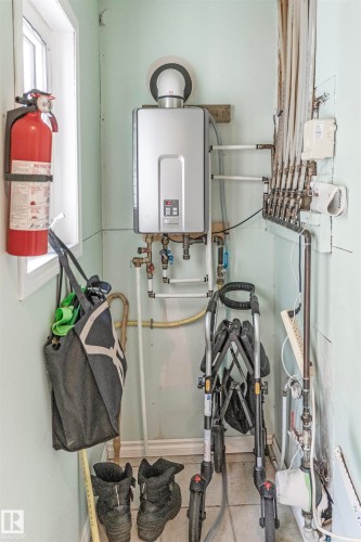 Utilities with tankless water heater - 218 58532 Range Road 113, Rural St. Paul County, AB - Indoor