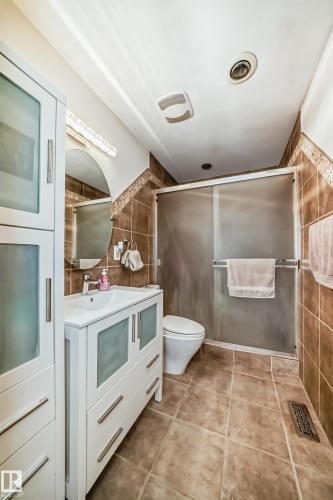 6308 144A Avenue, Edmonton, AB - Indoor Photo Showing Bathroom
